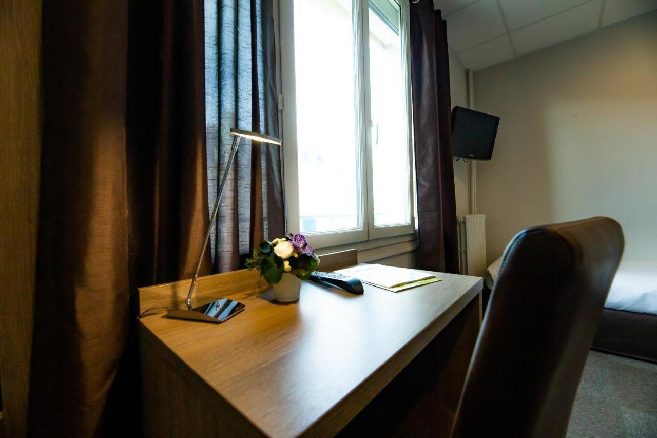 Logis Hotel Du Chateau Caen Esterno foto