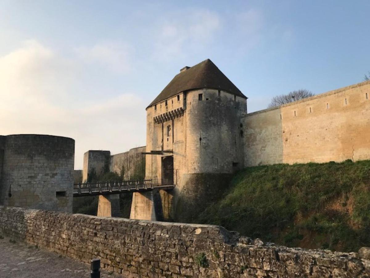 Logis Hotel Du Chateau Caen Esterno foto