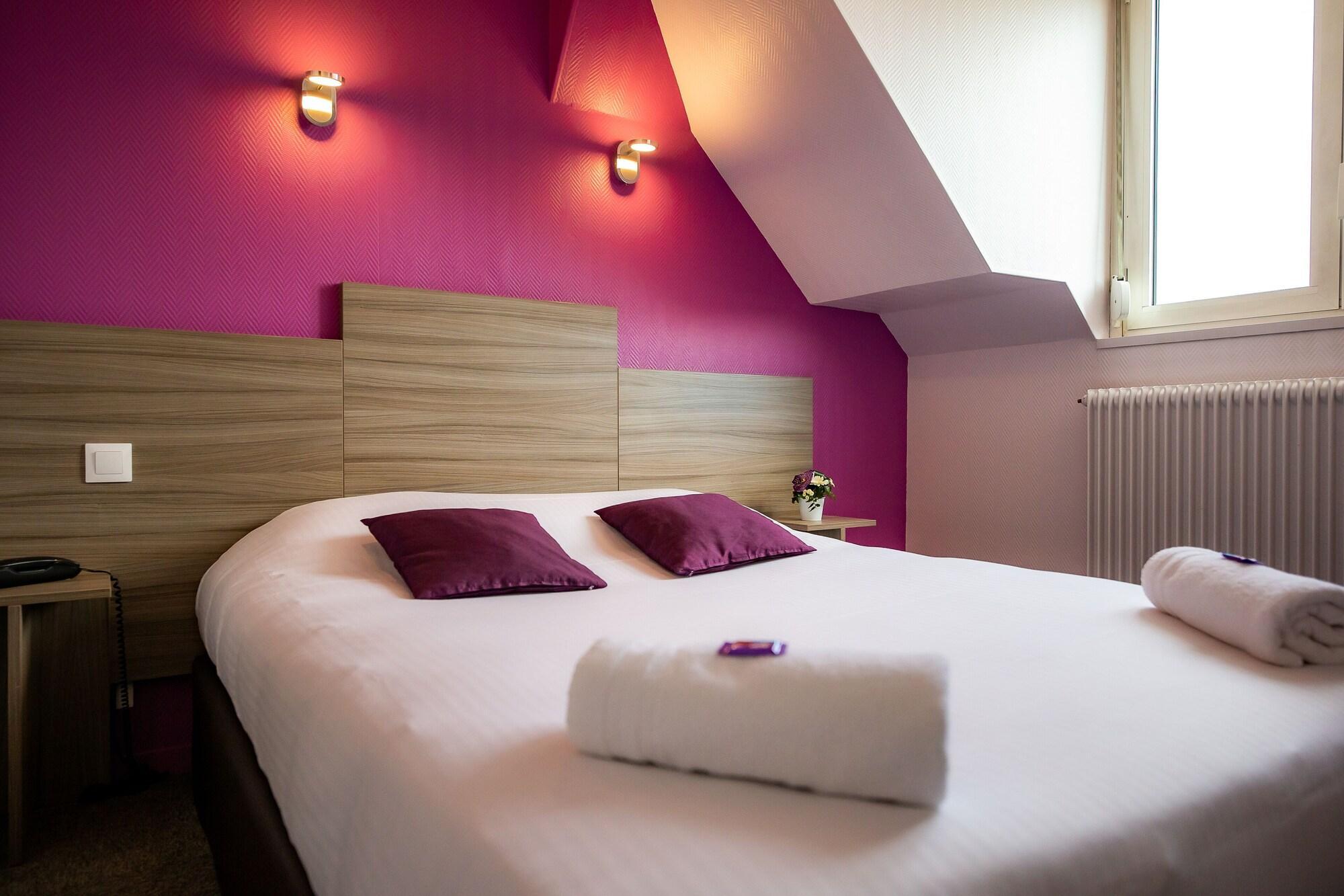 Logis Hotel Du Chateau Caen Esterno foto