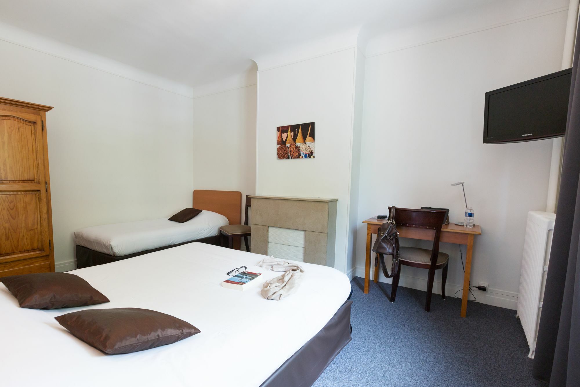 Logis Hotel Du Chateau Caen Esterno foto